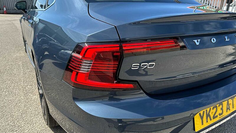 Volvo S90 Recharge Plus, T8 AWD plug-in hybrid, Electric/Petrol, Bright