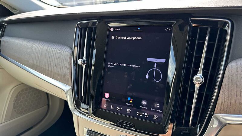 Volvo S90 Recharge Plus, T8 AWD plug-in hybrid, Electric/Petrol, Bright