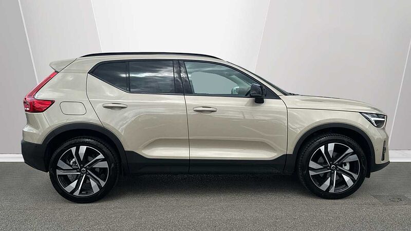 Volvo XC40 Ultra, B3 Mild hybrid, Petrol, Dark