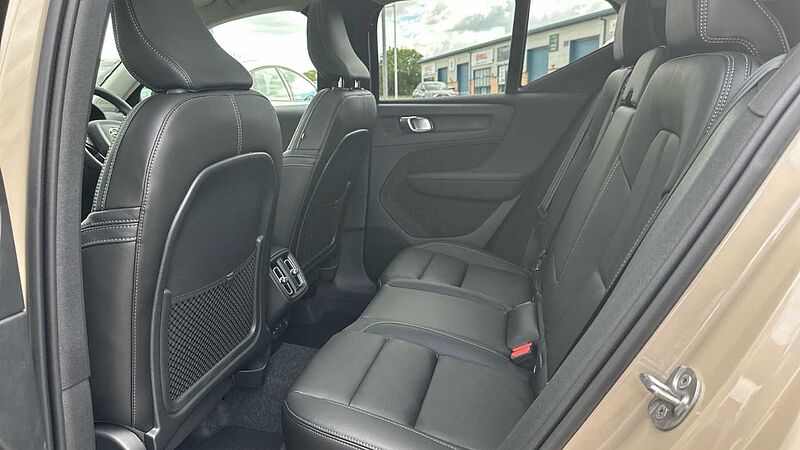 Volvo XC40 Ultra, B3 Mild hybrid, Petrol, Dark