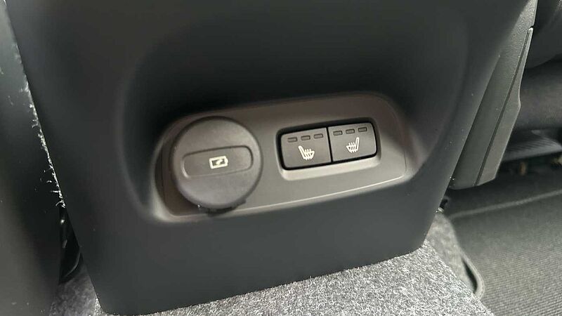 Volvo XC40 Ultra, B3 Mild hybrid, Petrol, Dark