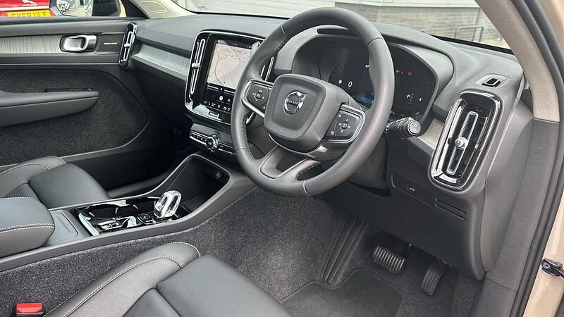 Volvo XC40 Ultra, B3 Mild hybrid, Petrol, Dark