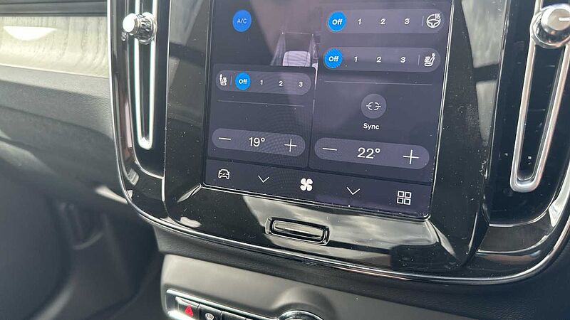 Volvo XC40 Ultra, B3 Mild hybrid, Petrol, Dark