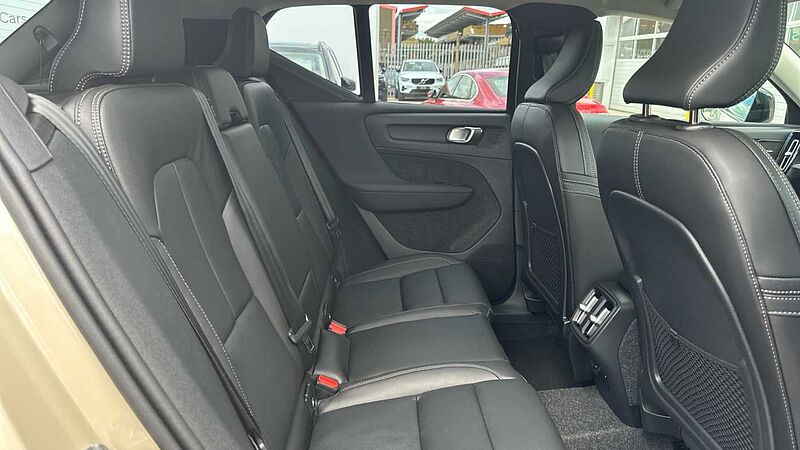 Volvo XC40 Ultra, B3 Mild hybrid, Petrol, Dark